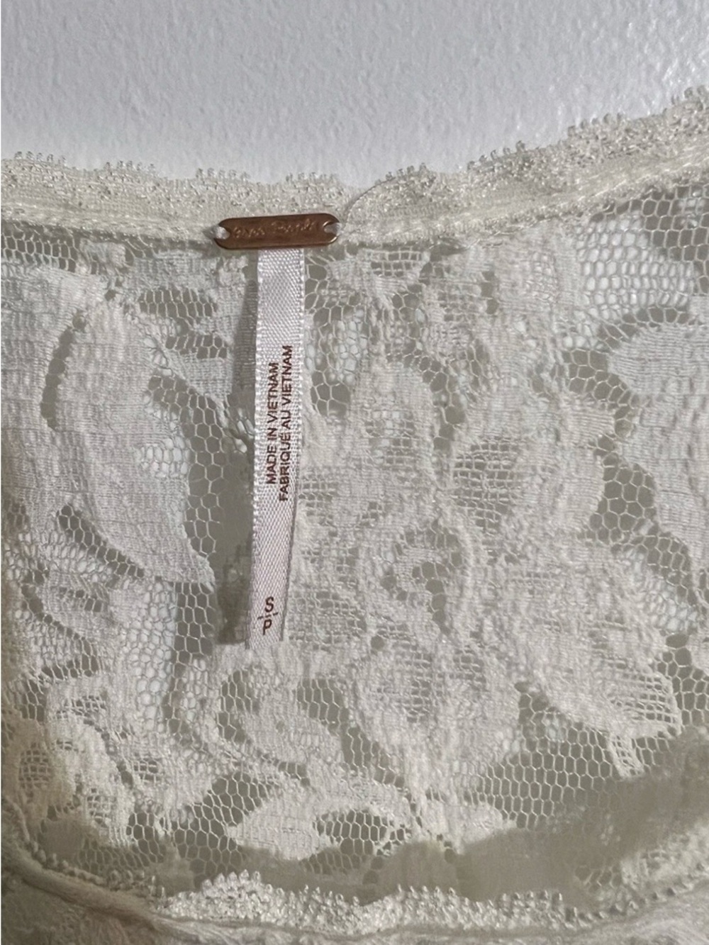 NEW Free People Women’s Ivory Lace Peplum Top - Elegant Scoop Neck size small - Picture 3 of 4
